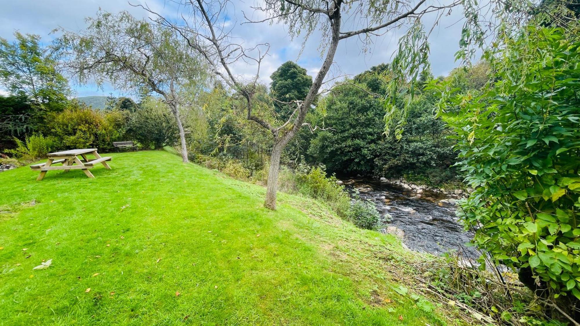 Stylish Garden Flat Near Loch Ness Apartment Drumnadrochit Exterior photo